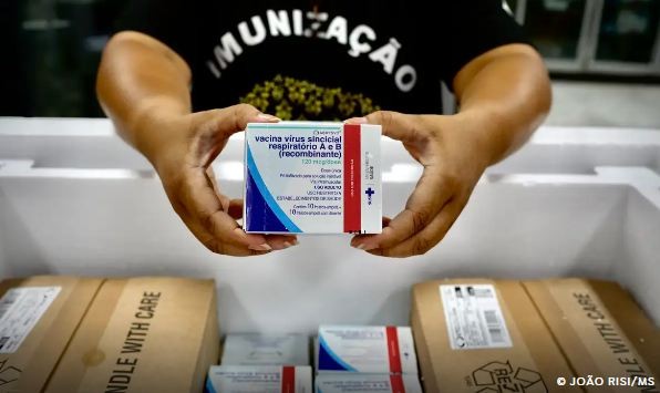 Governo começa a distribuir vacina contra vírus sincicial respiratório