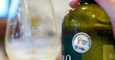 Foto: Garrafa com selo da 1ª Seleção de Vinhos de BRS Lorena