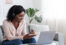 O Movimento pela Equidade Racial (MOVER), em parceria com a EF, disponibiliza 19 mil vagas gratuitas para cursos de inglês, espanhol, francês, alemão, sueco e português. As inscrições, totalmente online, permanecem abertas até 30 de setembro.