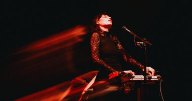 Cantora Salma Jô leva a música de Goiás para feiras internacionais de negócios em Portugal