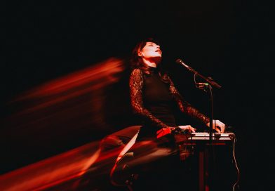 Cantora Salma Jô leva a música de Goiás para feiras internacionais de negócios em Portugal