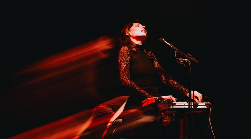 Cantora Salma Jô leva a música de Goiás para feiras internacionais de negócios em Portugal
