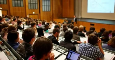 Estudantes sala de aula Misto Brasília
