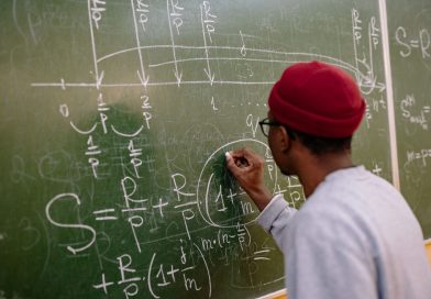 Os dados revelaram avanços relacionados à superação das desigualdades étnico-raciais e no enfrentamento ao racismo nos ambientes de ensino.