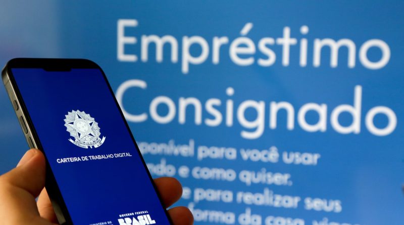 O Crédito do Trabalhador é uma modalidade de empréstimo consignado destinada aos trabalhadores elegíveis, com pagamento das parcelas por meio de desconto direto na folha.