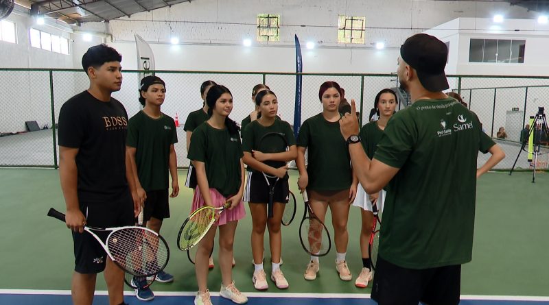 Iniciativa social democratiza a prática do tênis e reforça apoio educacional para jovens em Manaus