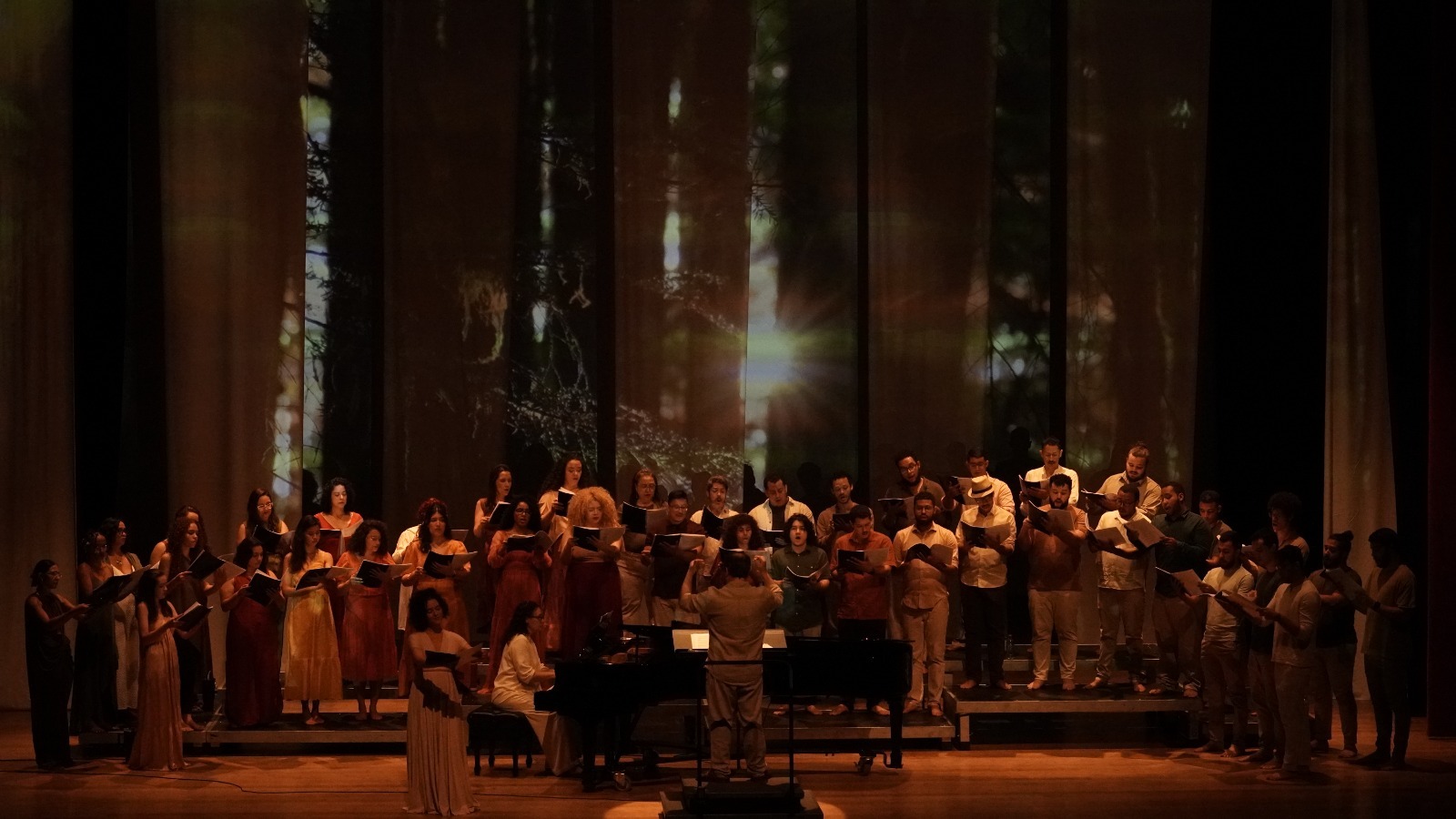 Coro Sinfônico Jovem de Goiás apresenta o Concerto Natural nesta terça (27), às 20h, no Teatro Escola Basileu França, com entrada franca