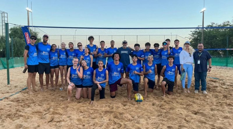 Treinador brasileiro à frente do vôlei de praia da França visita projeto social em Ceilândia