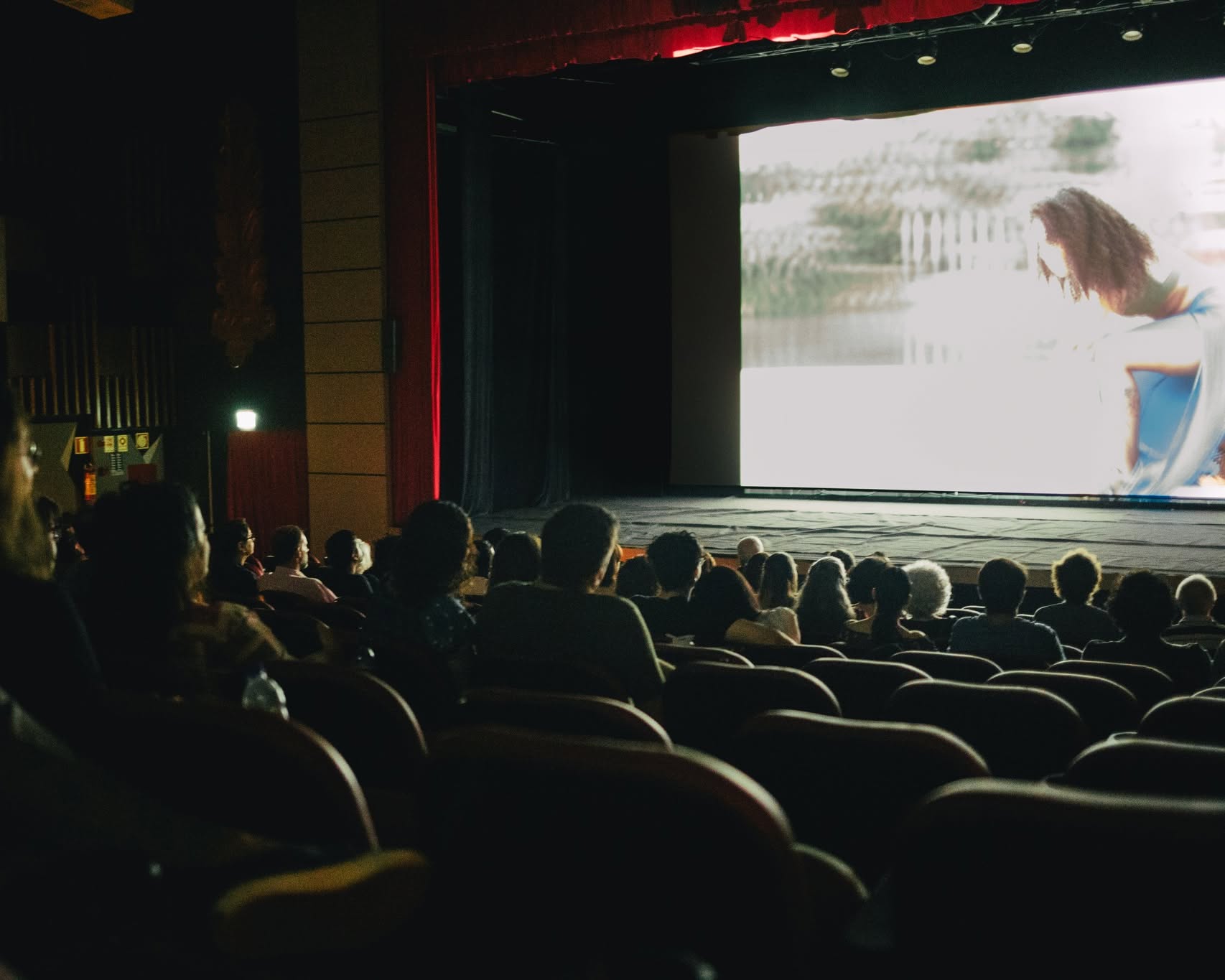 Em sua 28ª edição, evento exibe títulos como “Feito Pipa”, representante brasileiro na disputa pelo Oscar 2027, e “Se Eu Fosse Vivo... Vivia”, além de oferecer oficinas de audiovisual