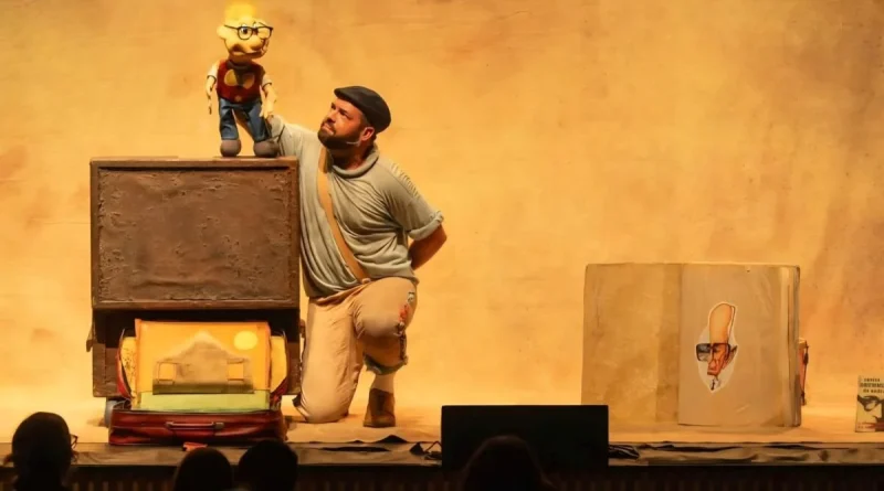 Espetáculo infantil “Drummond para Crianças” será apresentado gratuitamente neste sábado (24), às 16h, no Teatro da FCCDA, em Itabira.