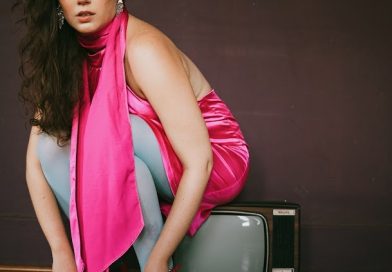 Fernanda Ornelas. Autora aborda, com humor ácido e lirismo debochado, as contradições de uma geração situada entre o analógico e o digital