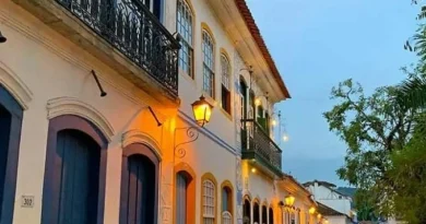 Exposição gratuita no Centro de Informações Turísticas apresenta fotos de novos talentos sobre pessoas, arquitetura e paisagens da cidade histórica.