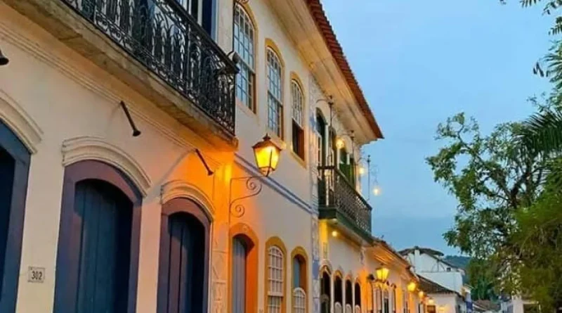 Exposição gratuita no Centro de Informações Turísticas apresenta fotos de novos talentos sobre pessoas, arquitetura e paisagens da cidade histórica.