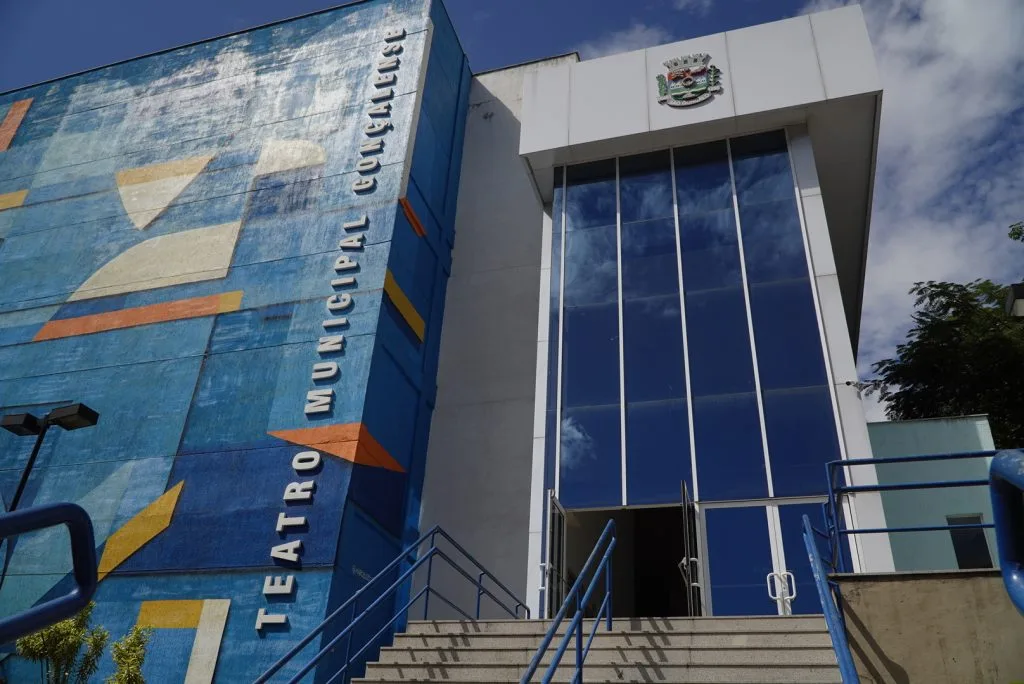 Teatro Municipal de São Gonçalo e Centro de Tradições Nordestinas têm Comédia com W, O DJ da Macumba, A Bela Adormecida e Samba na Feira de Neves entre 15